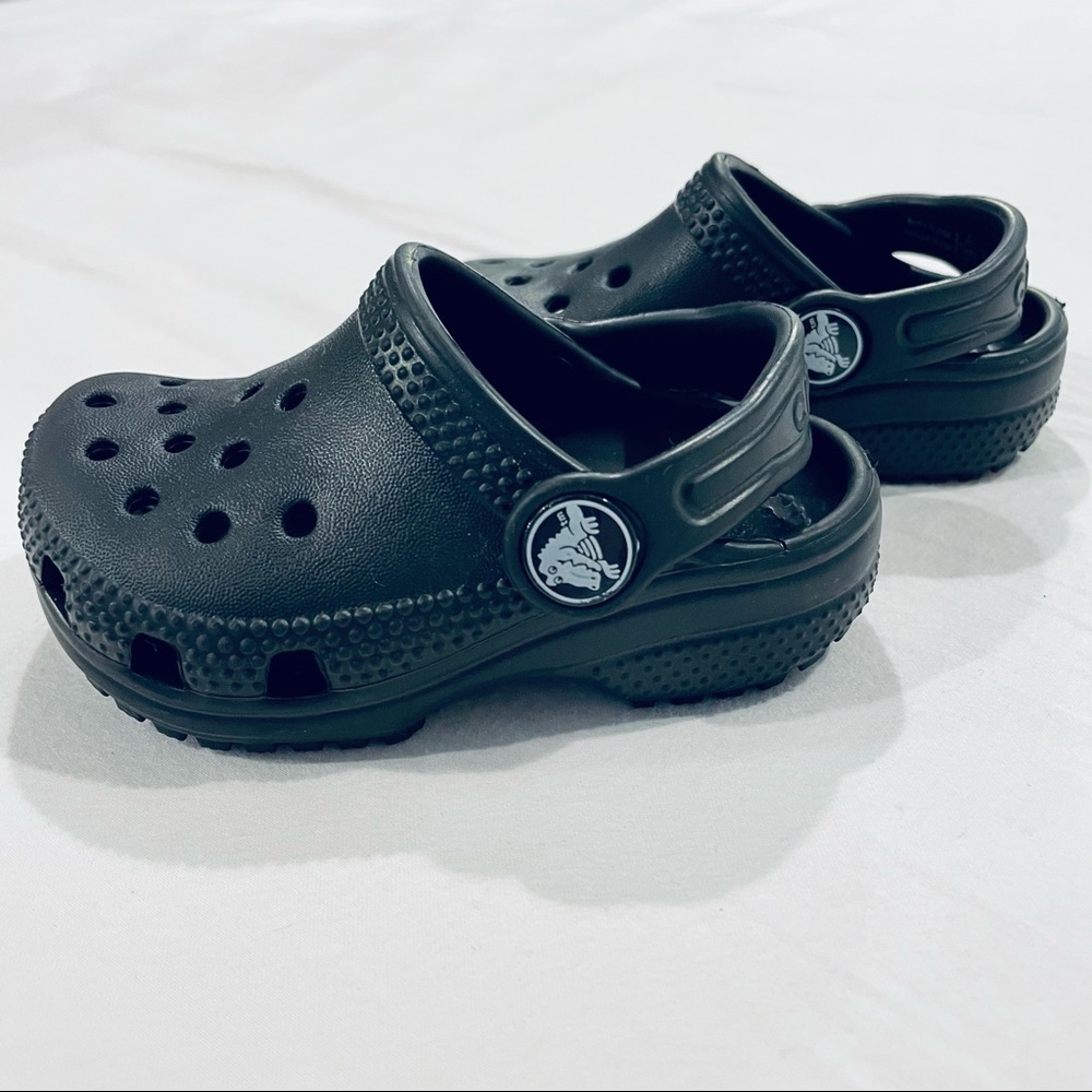 New Crocs Clogs Boys 5 Girls Classic Black Little Kids Infant Toddler Shoes - Picture 2 of 4